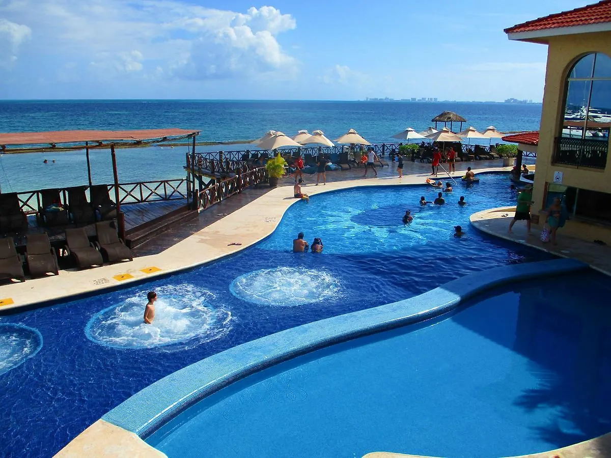 Tropical Apartment Cancun